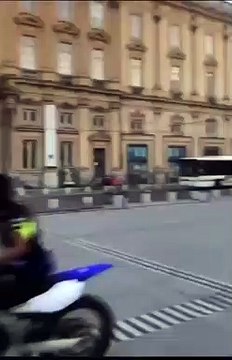 Rodéos dans la ville de Lyon Place des Terreaux