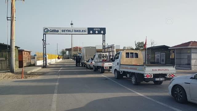 ÇANAKKALE - Tam kapanma tedbirleri öncesi Bozcaada'ya gitmek isteyenlerin Geyikli İskelesi'ndeki yoğunluğu sürüyor