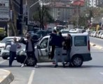 Çekmeköy'de trafik kavgası: Tekmeler, yumruklar havada uçuştu