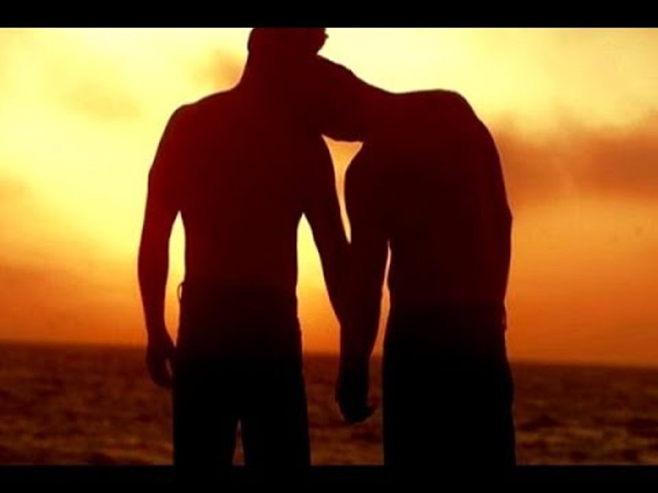 اعلامي عربي يصدم الجميع ويعلن انا مثلي الجنس !!