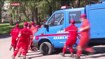 Télécharger la video: İstanbul depremi için 42 bin 622 arama kurtarma personeli hazır bekliyor