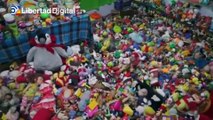 Un coleccionista filipino guarda 20.000 juguetes en una casa tres pisos
