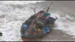 खवळलेल्या समुद्रात मासेमारी नौका भरकटली (Incredible video - fishing boat in rough sea)