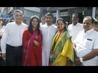 Video herunterladen: Loksabha 2019 : Parth Pawar joins Supriya Sule in nomination filing rally