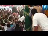 Fighting between BJP party workers in Amalner public meeting | Jalgaon | Loksabha 2019