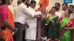घड्याळ काढून सचिन अहिरांच्या हाती 'शिवबंधन' | Sachin Ahir joins with Shiv Sena