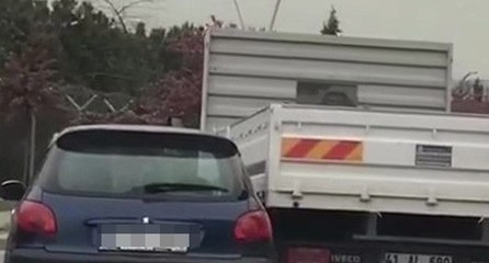 Kamyonetiyle önünü kesip kurşun yağdırdı