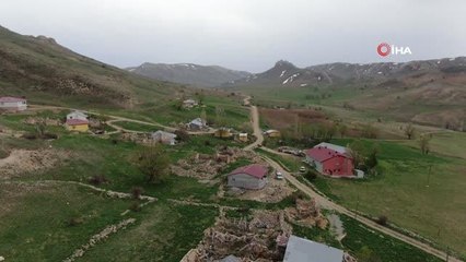 Sivas'ın doğal seddi ilginç görüntüsüyle dikkat çekiyor