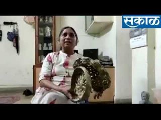 नीला आपटे विद्यार्थ्यांना देतायेत आचार्य विनोबा भावे यांच्या विचारांची प्रेरणा