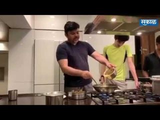 आशिष देशमुख यांनी बनवली खिचडी आणि बेसन