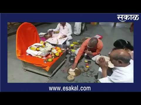 श्री संत तुकाराम महाराजांच्या पादुकांची महापूजा मधुकर महाराज मोरे यांच्या हस्ते | Sakal Media |