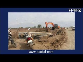 हा रस्ता की मड रेसींगचा ट्रॅक