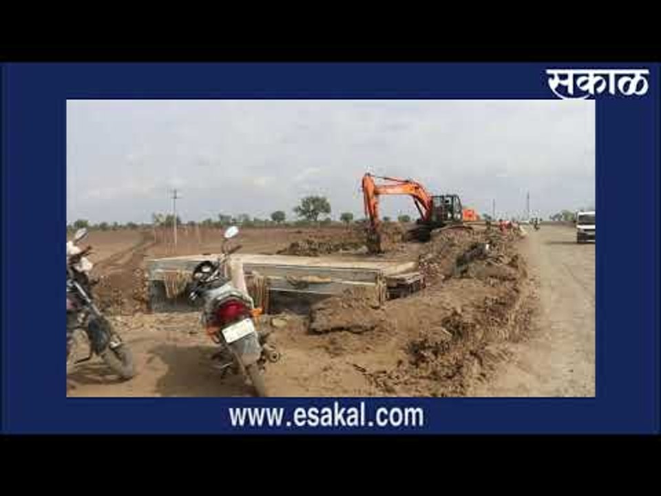 हा रस्ता की मड रेसींगचा ट्रॅक