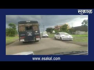 लाल परीतून माऊलींच्या पादुका पंढरपूरकडे मार्गस्थ; भाविकांनी असे घेतले दर्शन | Sakal Media |