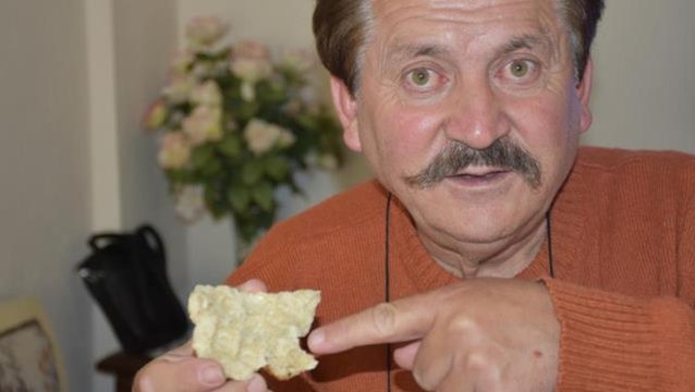 Orucunu açıp pideyi ağzına götürdüğünde neye uğradığını şaşırdı! İçinden 3 santimlik vida çıktı