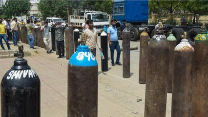 Скачать видео: Delhi govt accuses Centre for oxygen crisis