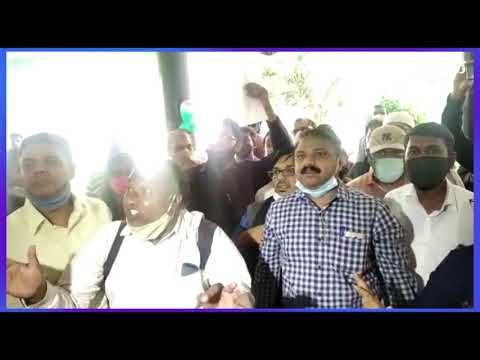 पालकांनी दिल्या वर्षा गायकवाड हाय हाय च्या घोषणा | Pune | Maharashtra | Sakal Media |