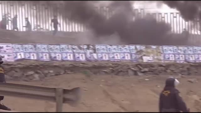 Violento desalojo en Perú de familias que ocupaban sin permiso terrenos en la costa