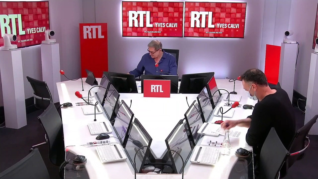 Henri Salvador chante "J'aime tes g'noux" adapté de "Shame Shame Shame"