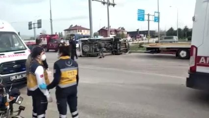 Hafif ticari araç ile otomobil çarpıştı: 6 yaralı