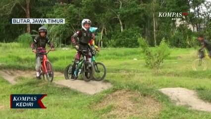 Isi Waktu Ngabuburit Dengan Berlatih Sepeda BMX