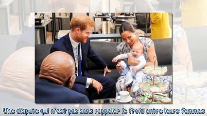 Скачать видео: Meghan et Harry - leur fils Archie a vu seulement deux fois ses cousins George, Charlotte et Louis