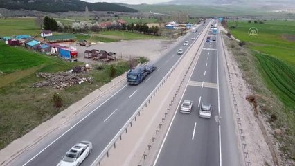 İstanbul'u Karadeniz'e bağlayan D-100 kara yolunda "tam kapanma" öncesi trafik yoğunluğu yaşanıyor