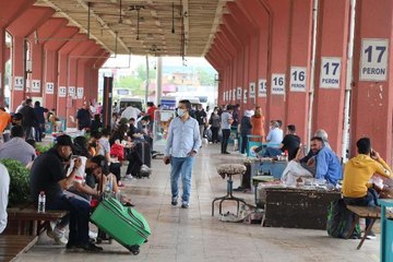 ADANA'DA OTOGAR VE ARAÇ TRAFİĞİNDE 'TAM KAPANMA' YOĞUNLUĞU