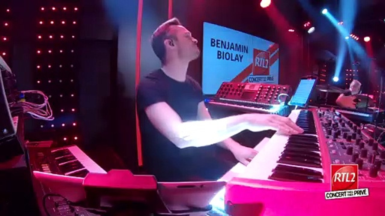 AVANT-PREMIERE: Découvrez les premières images du "concert très très privé" de Benjamin Biolay qui sera diffusé sur RTL2 demain à 19h - VIDEO