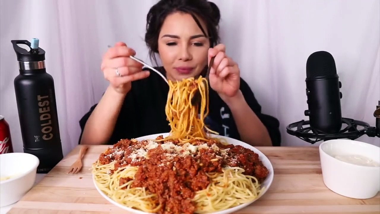 Spaghetti Bolognese Recipe 먹방 Mukbang 스파게티 Veronica Wang Eats