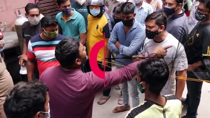 Covid-19: Sağlık sistemi çökmek üzere olan Hindistan'da oksijen karaborsası oluştu | Video