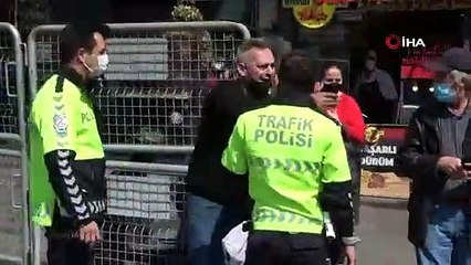 Taksim’de taksi çekiciden düştü, sürücü çılgına döndü