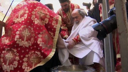 شاهد: مراسيم "غسل الأرجل" في كنيسة القيامة