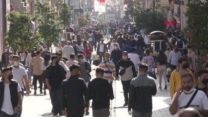 İstiklal Caddesi'nde kısıtlamaya saatler kala kalabalık oluştu