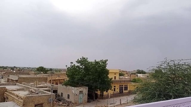 Video: आंधी के साथ बारिश, तापमान में हुई गिरावट
