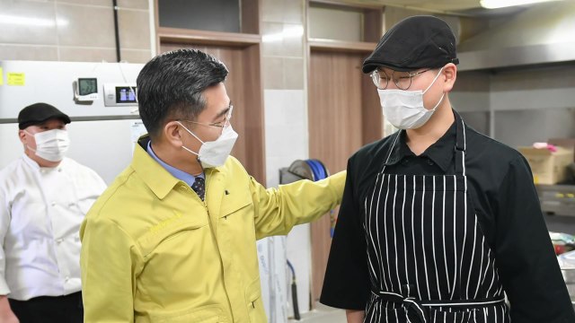 '급식 논란 사과' 서욱 국방장관, 현장 점검... 장병을 아들처럼 생각해야 / YTN