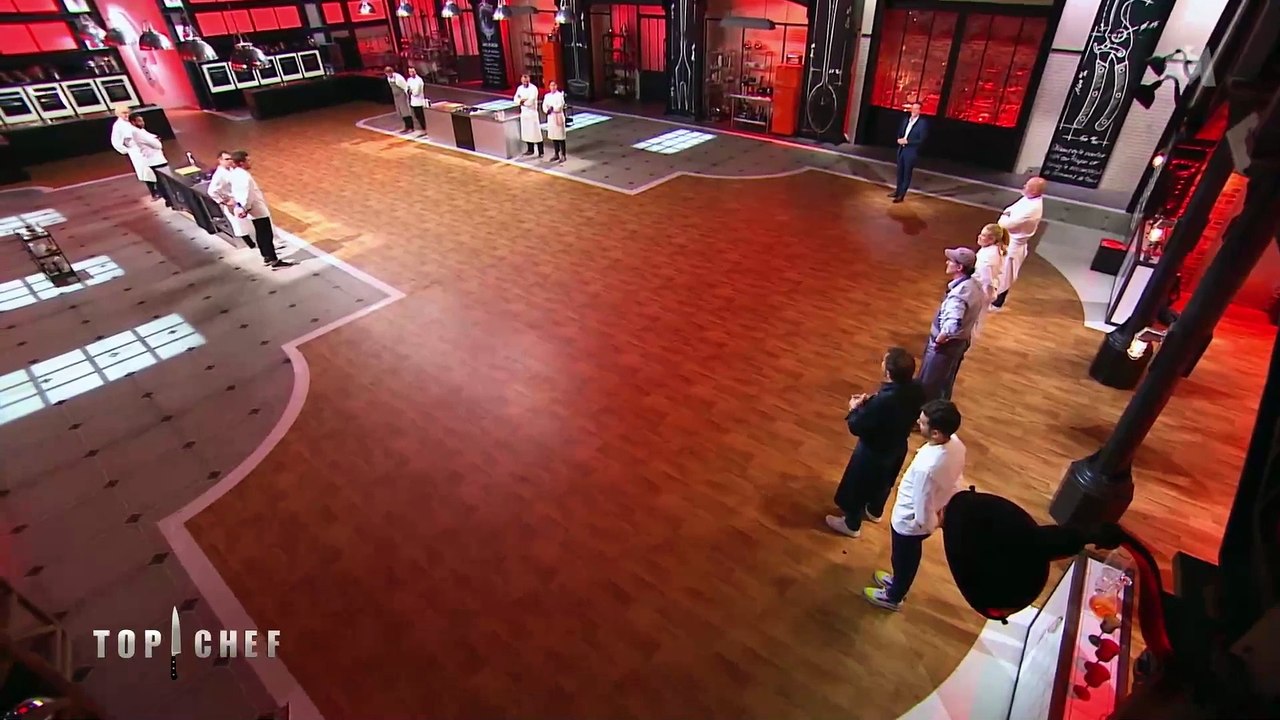 Philippe Etchebest s'incline face à Matthias lors d'une épreuve dans "Top Chef", sur M6.