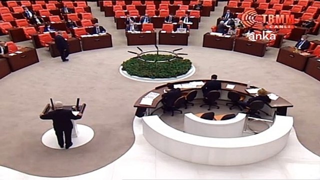 CHP İzmir Milletvekili Tuncay Özkan, TRT’nin iktidar merkezli yayın politikasını eleştirerek “TRT hepimizin kurumuysa, bir vicdani doğruluk arıyorsak böyle bir yayını kabul edemeyiz. Böyle bir şey yapılamaz; yapılırsa orası çürümüş demektir” dedi.