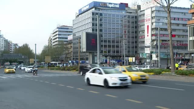 Konya, Karaman, Aksaray ve Afyonkarahisar'da tam kapanma yla sokaklar boşaldı