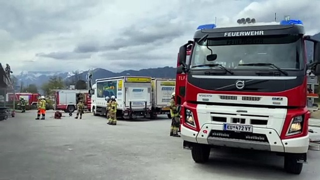 Funkenflug setzte Motorrad-Werkstatt in Kundl in Brand