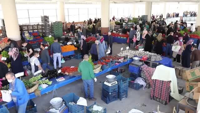 Çubuk Belediye Başkanı Baki Demirbaş esnafı ziyaret ederek salgın kurallarıyla ilgili uyarılarda bulundu