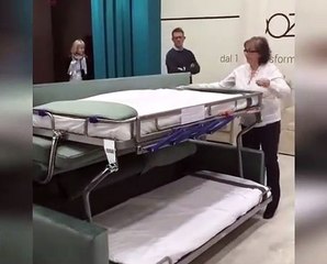 7,3 milyon görüntüleme! İşte sosyal medyayı sallayan kanepe...