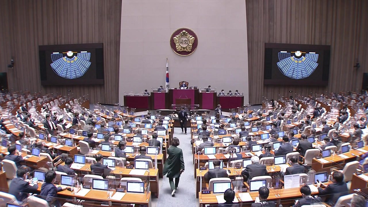 이해충돌방지법 8년 만에 국회 통과...공직자 190만 명 대상 / YTN