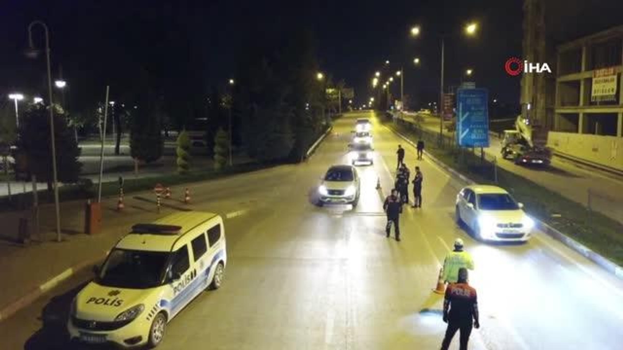 Son dakika 3. sayfa: Tam kapanmada polis uygulaması: Bir otomobilde şeker kutusu içinde uyuşturucu ele geçirildi