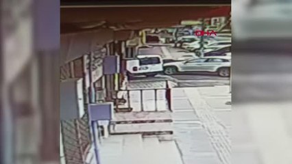 KARS KEDİ, 6'NCI KATIN BALKONUNDAN '4 AYAK ÜSTÜNE' DÜŞTÜ