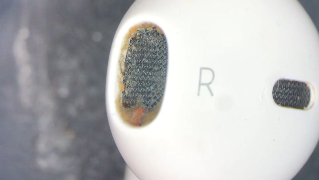 How AirPods are deep cleaned