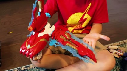 The Alien Is Coming! (Kids Build Ultimate Avengers Endgame Nerf Blasters) Kidcity