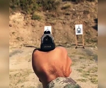 Özel Harekat mensubu Mehmetçik tek elle atış yaparsa...