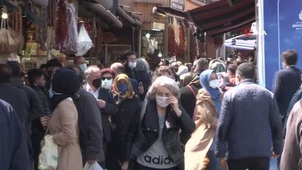 Tam kapanma öncesi Eminönü'nde yoğunluk
