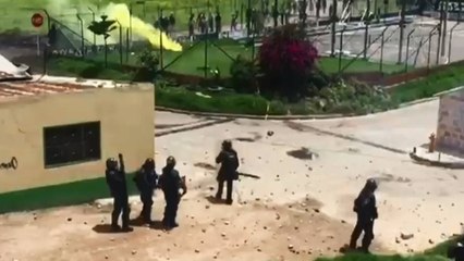 Quemaron a policía en Facatativá en medio de brutal protesta